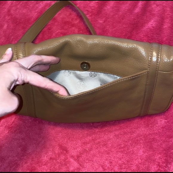 Authentic Tory Burch tan crossbody bag - Picture 2 of 5